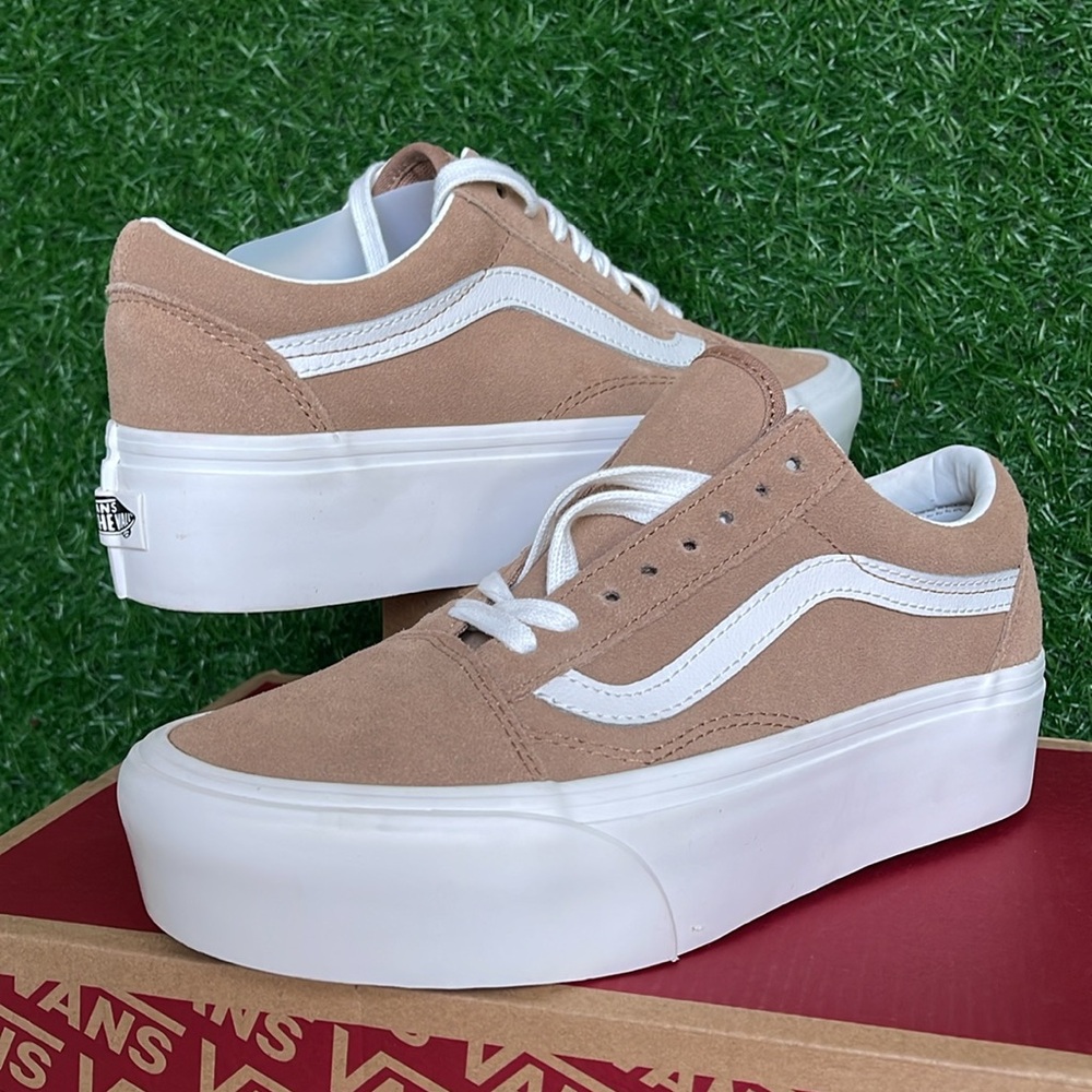 Vans WMNS Old Skool Stacked  Soft Suede Burro/True White 
VN0A7Q5MB69
Platforms - Picture 8 of 16